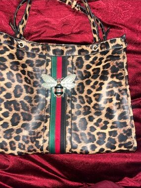 Queen bee Leopard Print Tote Bag with Bee Accent - Brown